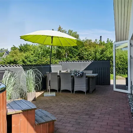 Hubert - 500m From The Sea By Interhome